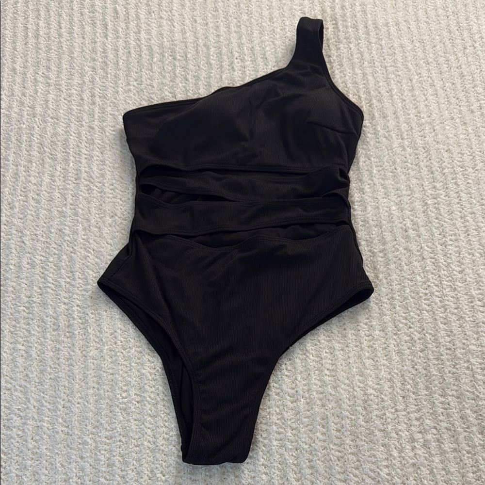 Black One-Shoulder Swimsuit